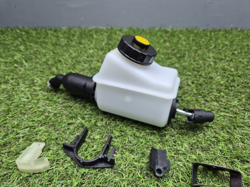 Главный цилиндр сцепления Renault Midlum 8300946SX