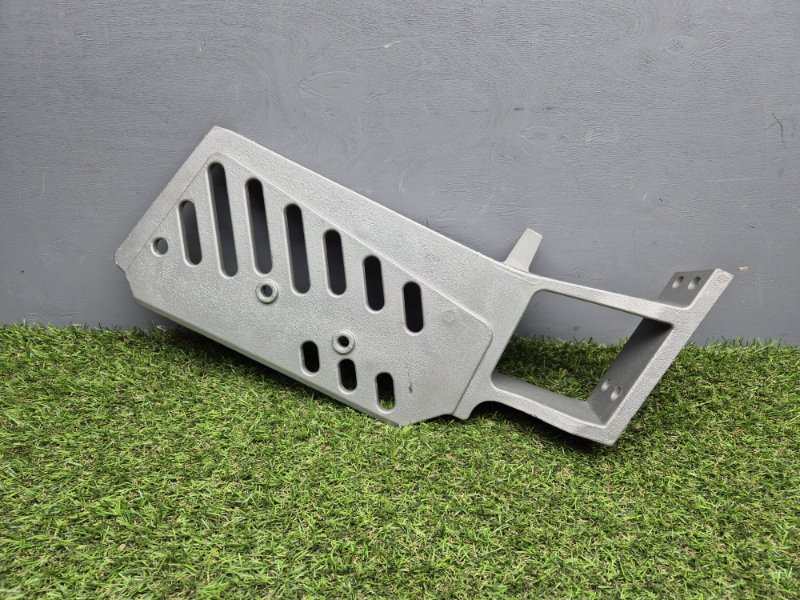 Кронштейн подножки Daf Lf55 M3011421, передний правый