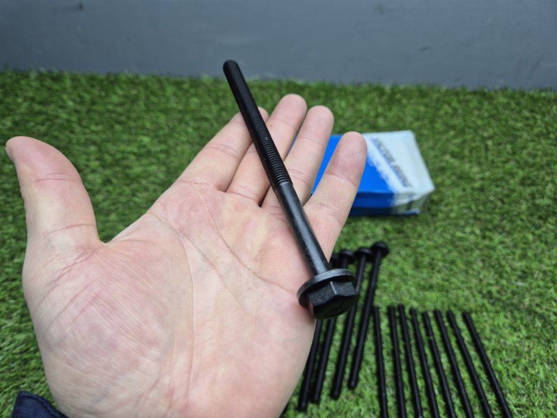 Комплект болтов ГБЦ Ford Transit 2006/2014 143220401 TT9 2.4