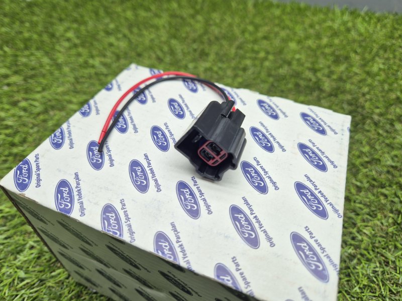 Фишка (Разъем) моторчика омывателя стекол Ford Transit 2014+