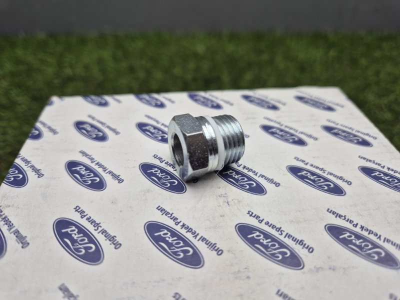 Штуцер насоса ГУР Ford Transit 2006/2014 RU674740FF 2.2/2.4