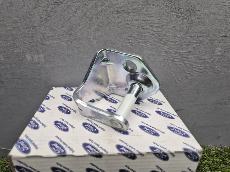 Ответная часть замка (защелка) Ford Transit 2000/2014 BSG30975070, задняя