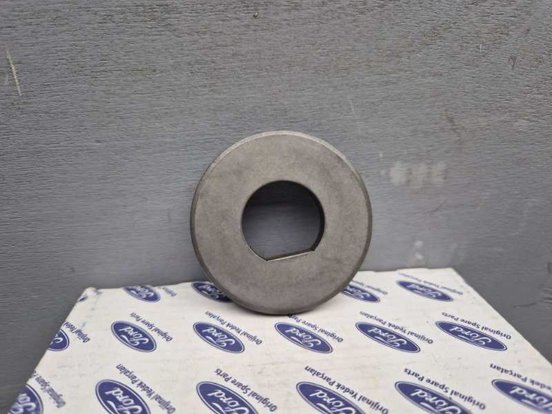 Шайба ступицы Ford Transit 2006+ 2021798 2.2, задняя