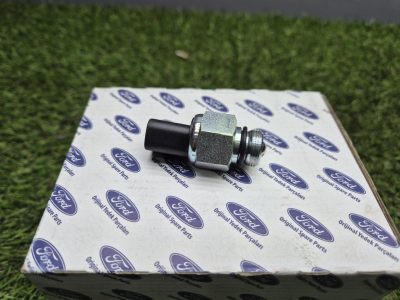 ДАТЧИК ВКЛЮЧЕНИЯ ФОНАРЕЙ ЗАДНЕГО ХОДА Ford Transit 2006/2014 BSG30840068