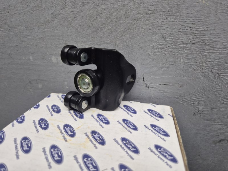 Ролик сдвижной двери Ford Transit 2000/2014 BSG30975007