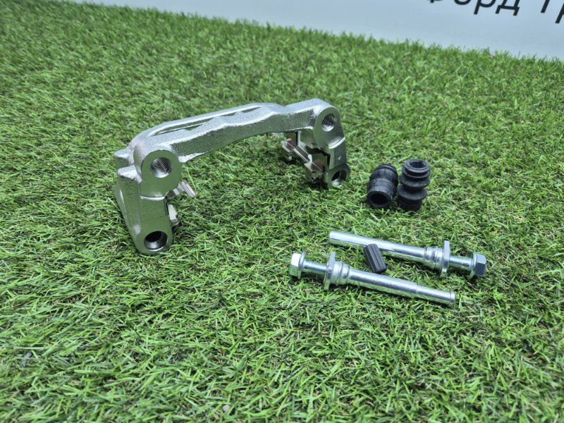 Скоба суппорта Ford Transit 2006/2014 8960015, задняя