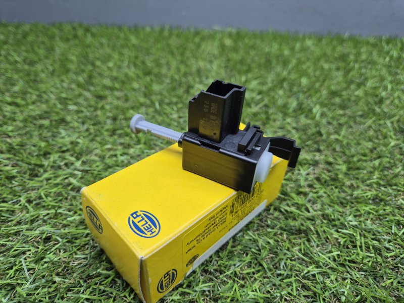 Датчик положения педали сцепления Ford Transit 2014+ 6DD008622861