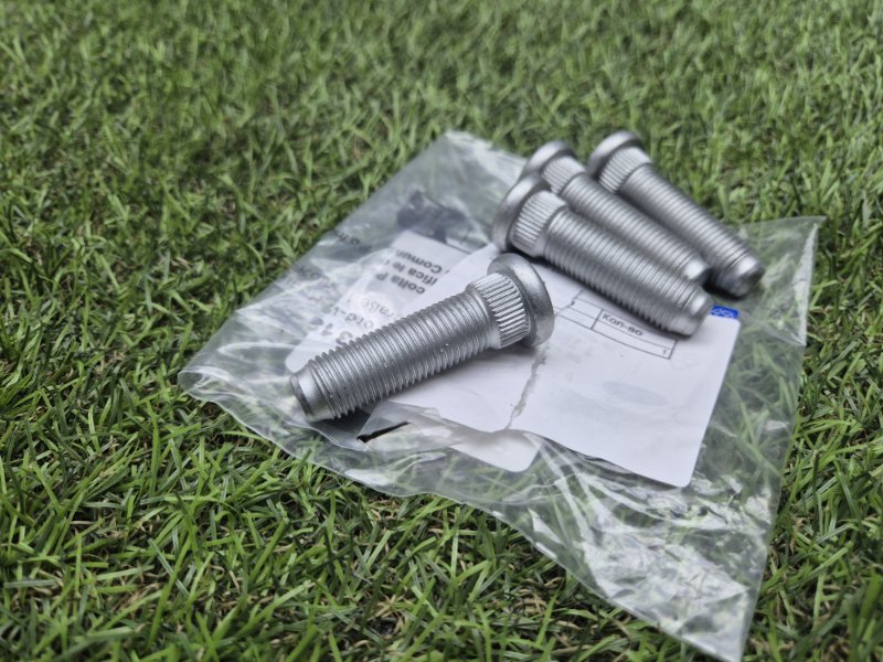 Шпилька ступицы Ford Transit 2014+ 1764265, передняя