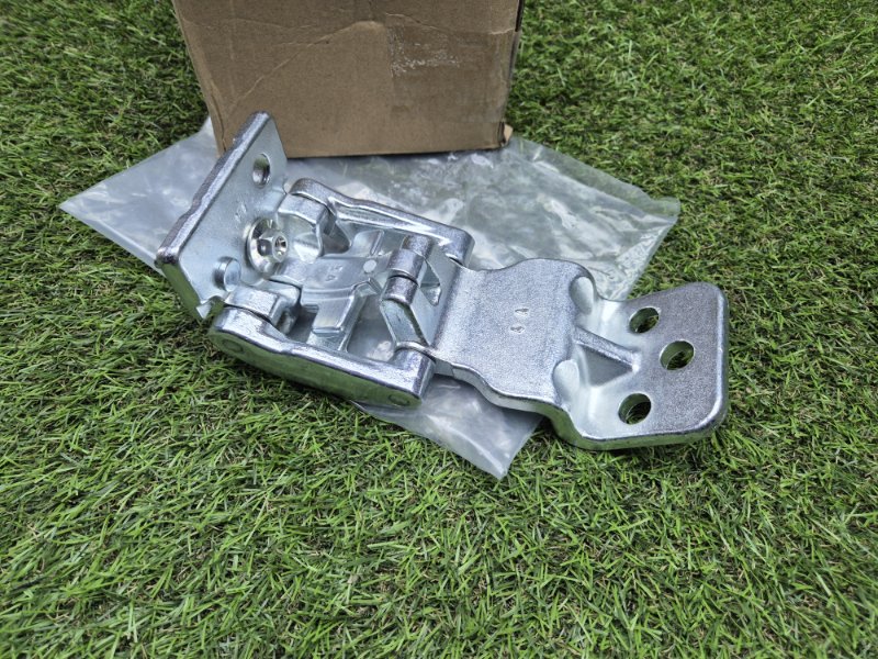 Петля двери Ford Transit 2014+ 1883875, задняя