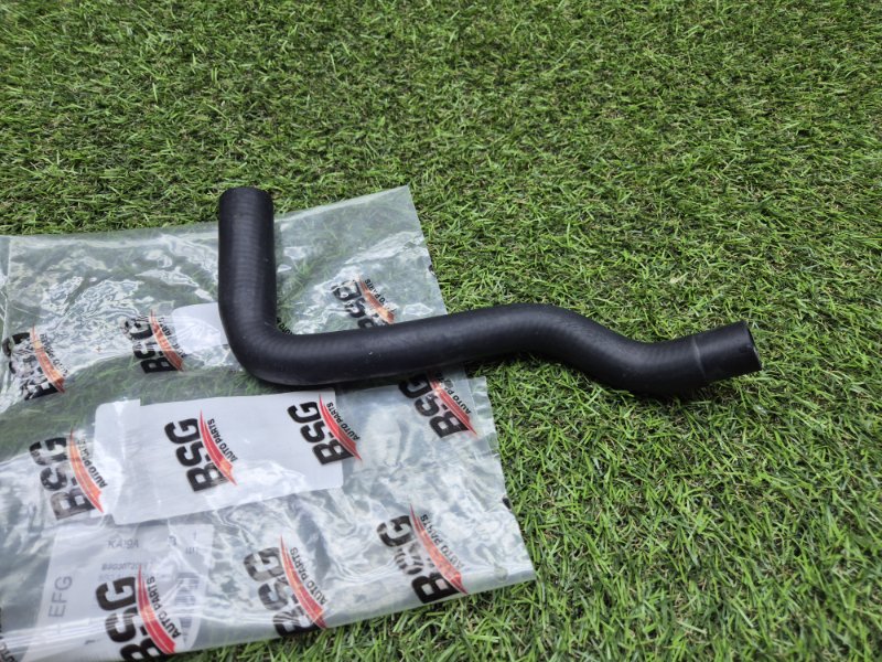 Патрубок масляного радиатора Ford Transit 2006/2014 BSG30720168 2.4