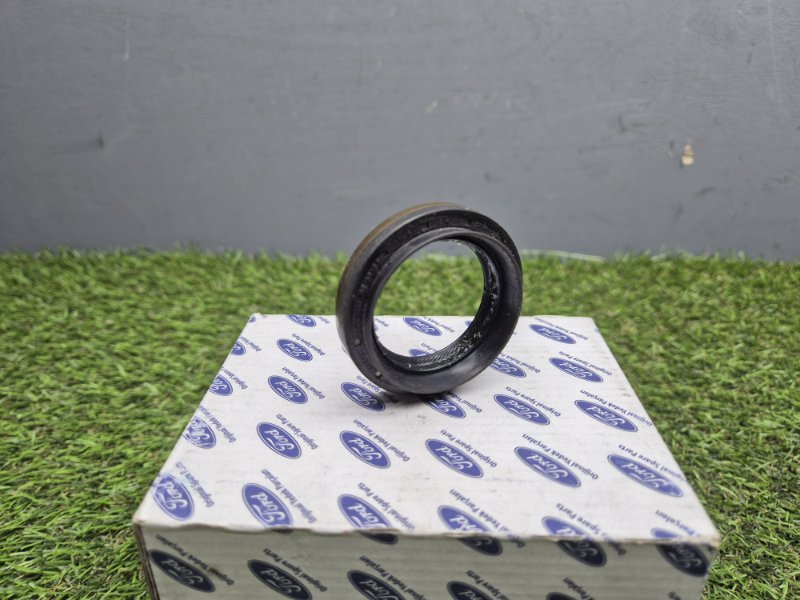 Сальник КПП Ford Transit 2000/2006 1108466 2.4