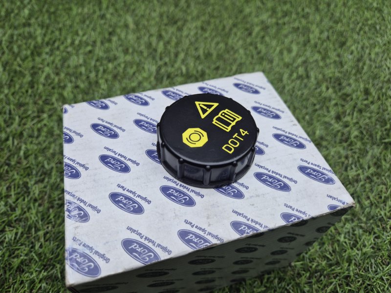 Крышка бачка тормозной жидкости Ford Transit 2006+ 1508077