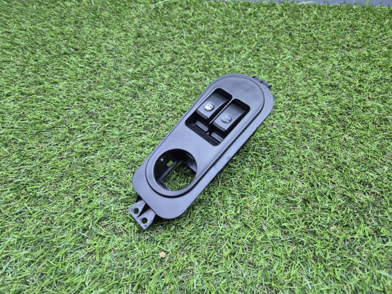 Кнопка стеклоподъемника Sollers Atlant 3746100W5000, левая