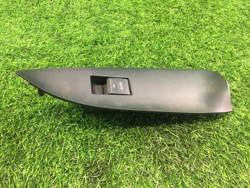 Кнопка стеклоподъемника задняя левая Toyota Vanguard 2009 год [031] ACA38 2AZ-FE 74272-42010 контрактная