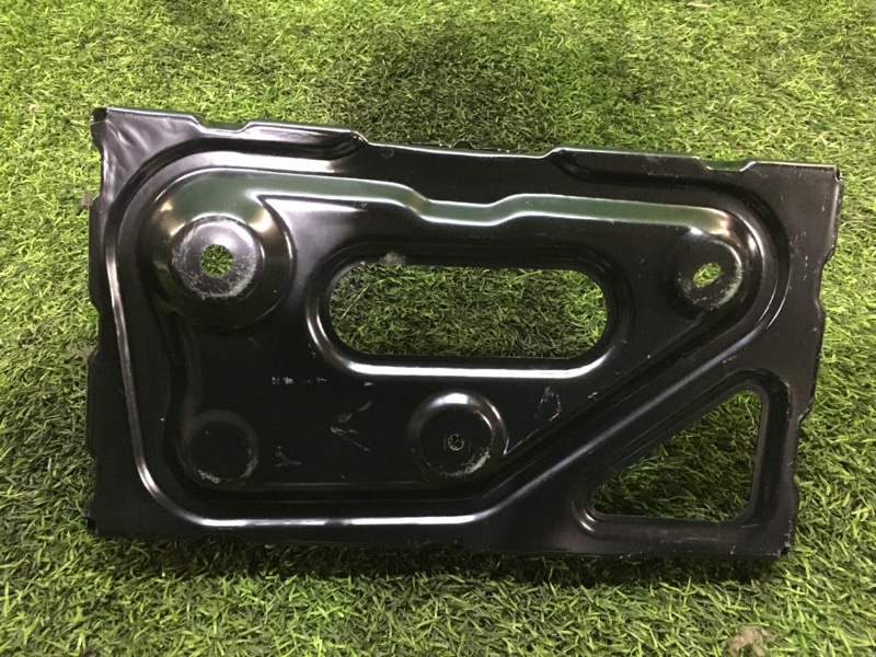 Крепление аккумулятора Lexus LS600hl UVF46 2UR-FSE