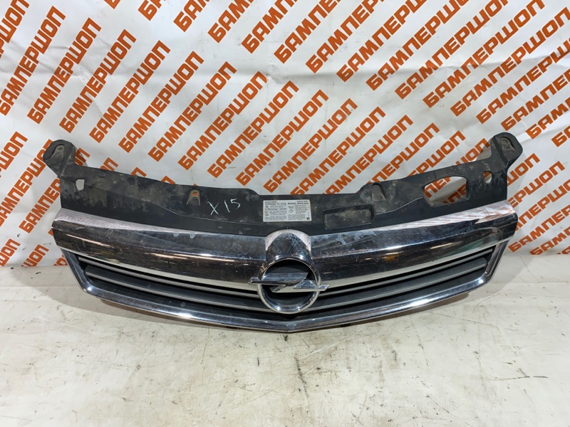 Решетка радиатора OPEL ASTRA-H (2004-2015) хетчбек 5 дверей 1.4 13225775 Б/У