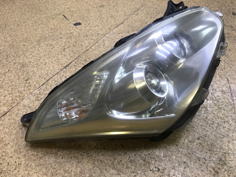 Фара передняя правая Toyota Wish ZNE10G 1ZZ-FE