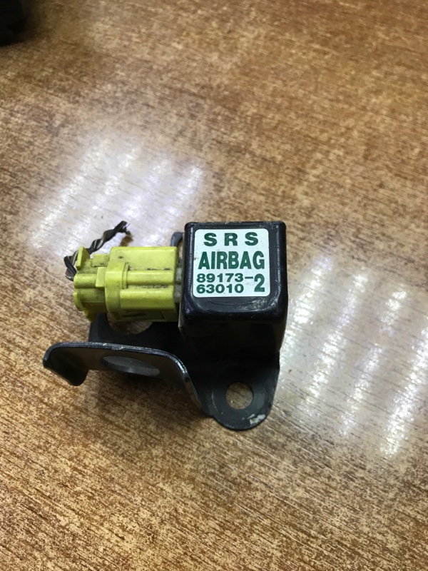 Датчик SRS передний правый Toyota Allion 2002-2005 NZT240 89173-63010 Б/У