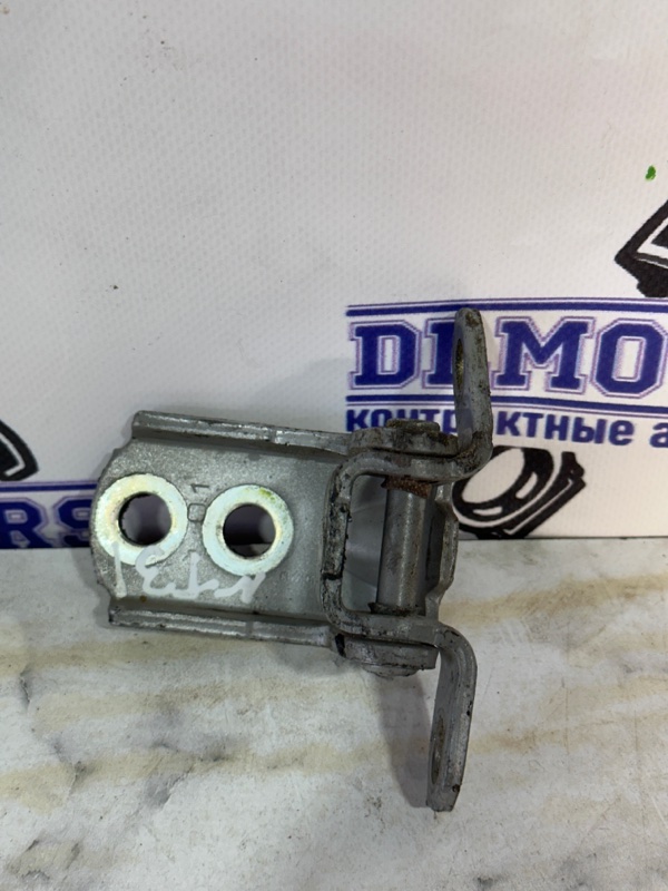 Петля двери левая Nissan X-Trail NT31 MR20DE 824214P00A контрактная