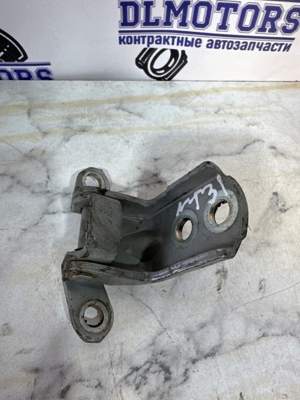 Петля двери левая X-Trail NT31 MR20DE
