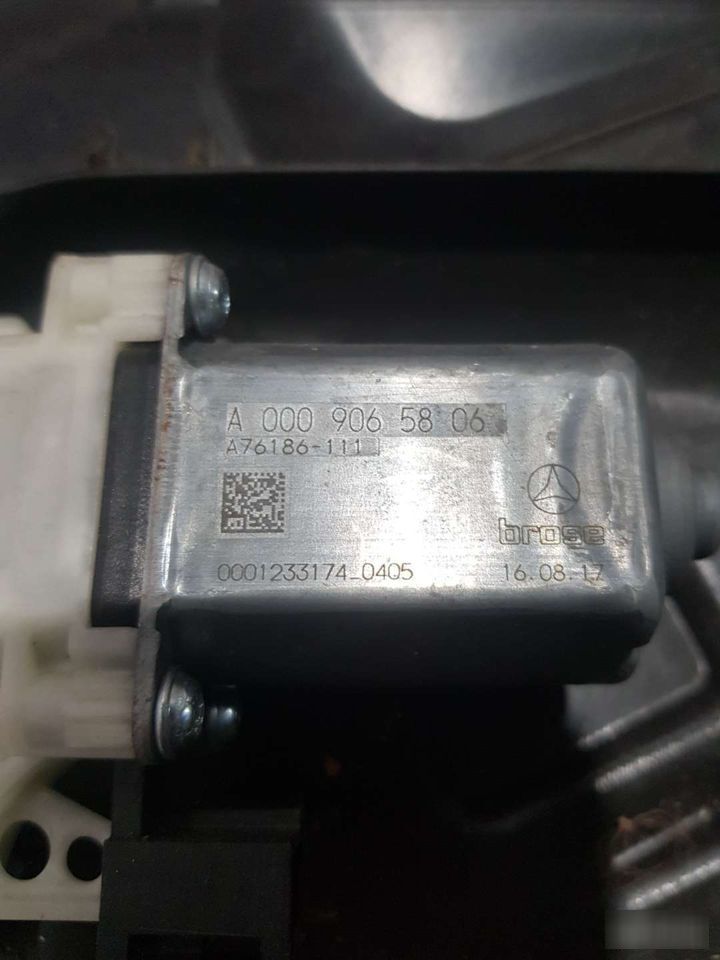 Стеклоподъемник передний правый S W222