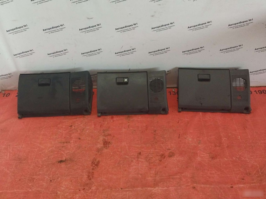 Бардачок Toyota 4Runner N130 Б/У