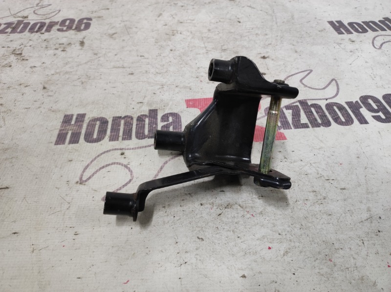 Кронштейн правый Honda HR-V GH4 d16