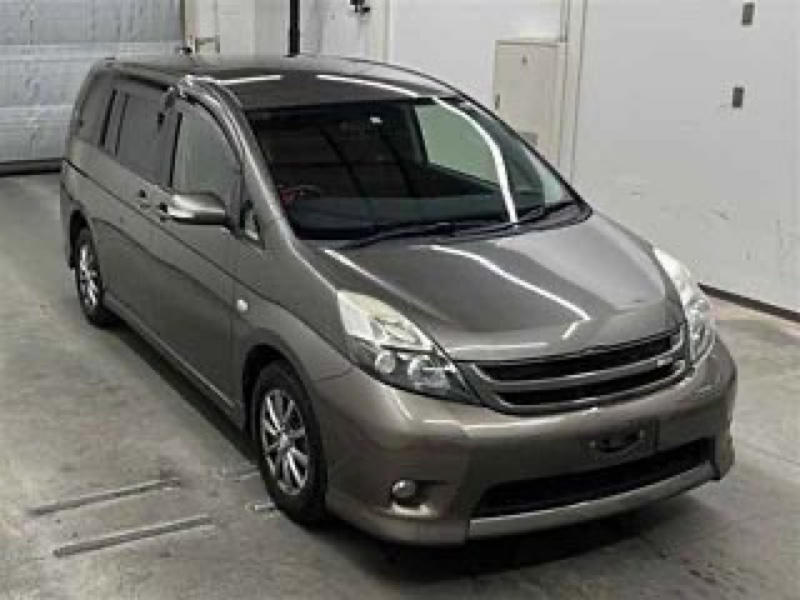 Toyota ISIS 2012