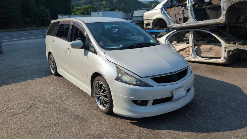 MITSUBISHI Grandis 2005