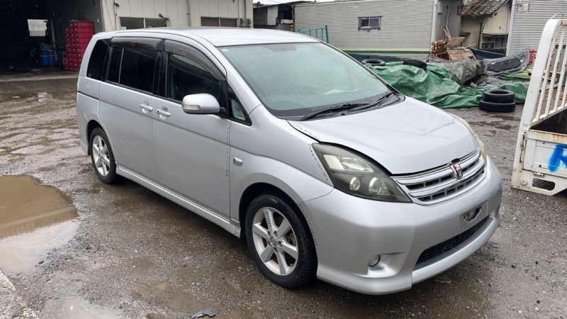 TOYOTA ISIS 2010