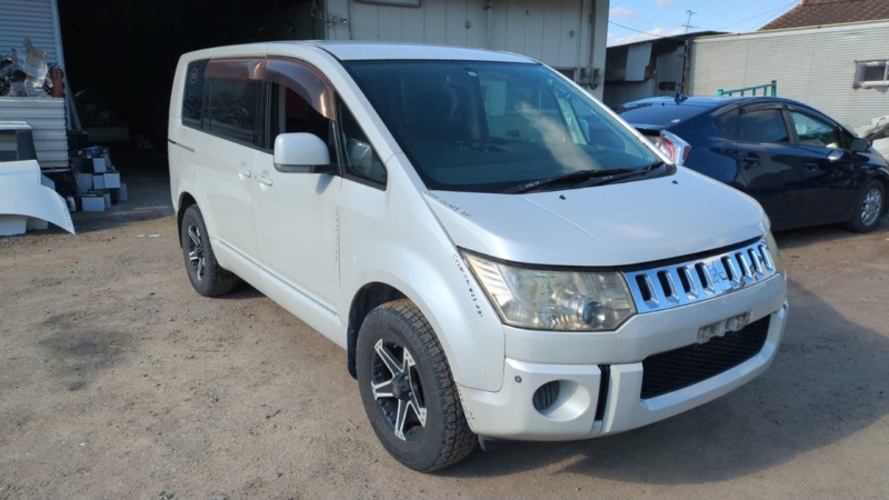 MITSUBISHI DELICA D:5 2009