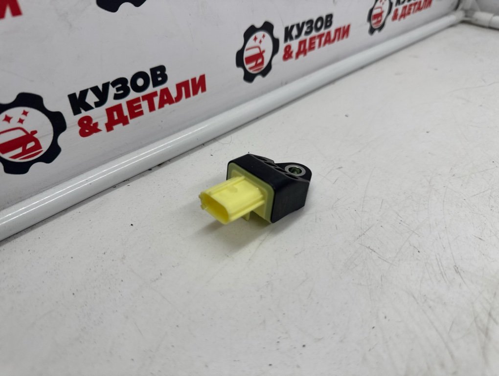 Датчик удара air bag Toyota Land Cruiser Prado 150 2017 (б/у) Toyota Land Cruiser Prado 150