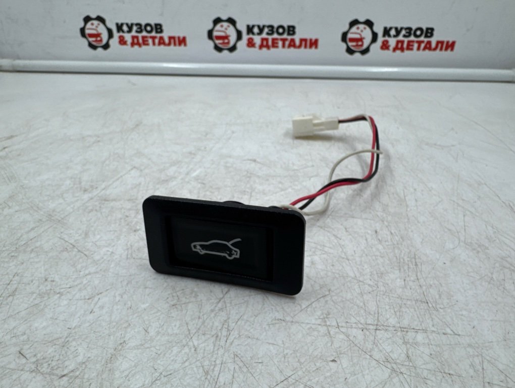 Кнопка открывания багажника Infiniti Q50 V37 2013 (б/у) Infiniti Q50 V37