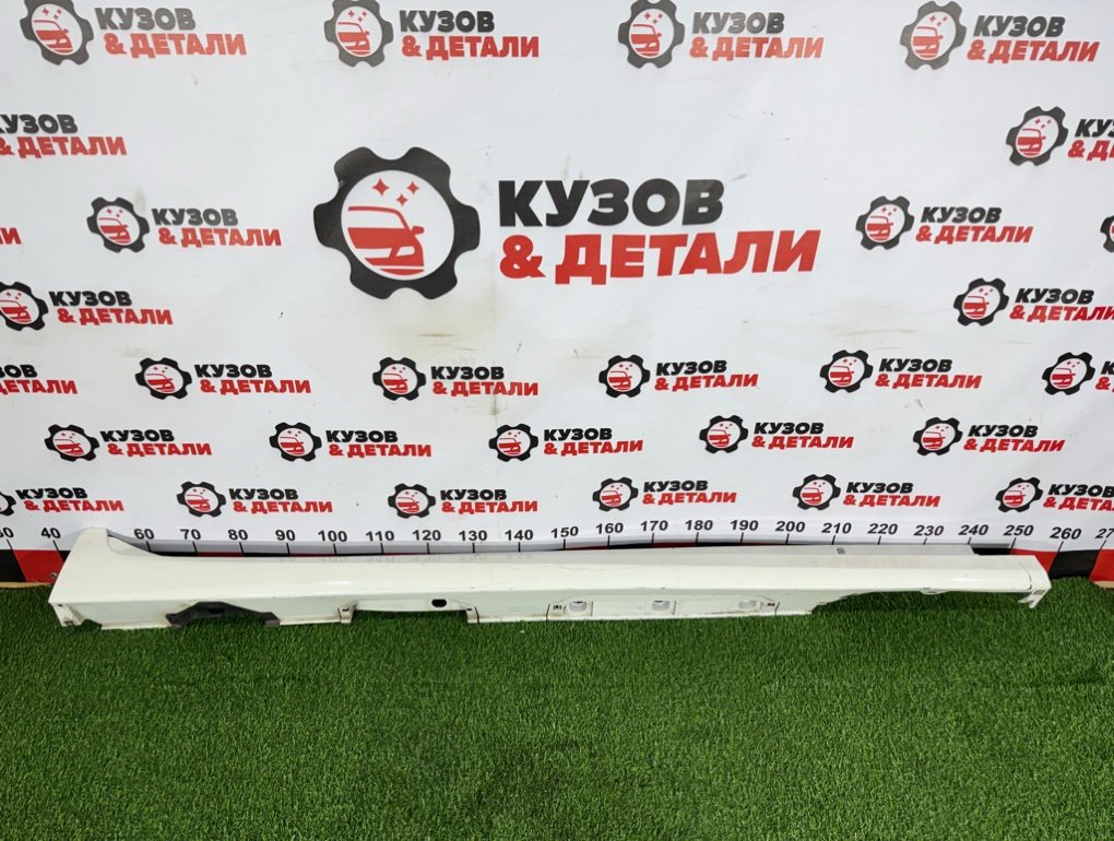 Молдинг порога Toyota Camry V70 2017 лев. (б/у) Toyota Camry V70