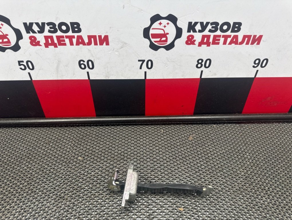 Ограничитель двери Toyota RAV4 XA40 (б/у) Toyota RAV4 XA40