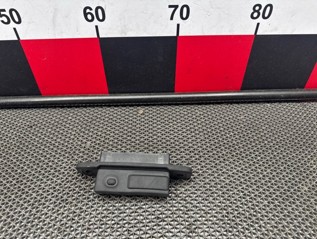 Кнопка Toyota Land Cruiser J200 задн. (б/у) Toyota Land Cruiser J200