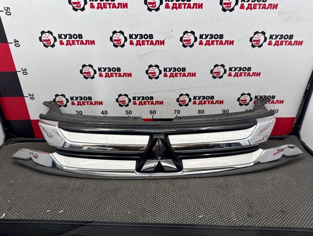 Решетка радиатора Mitsubishi Outlander 3 (б/у) Mitsubishi Outlander 3