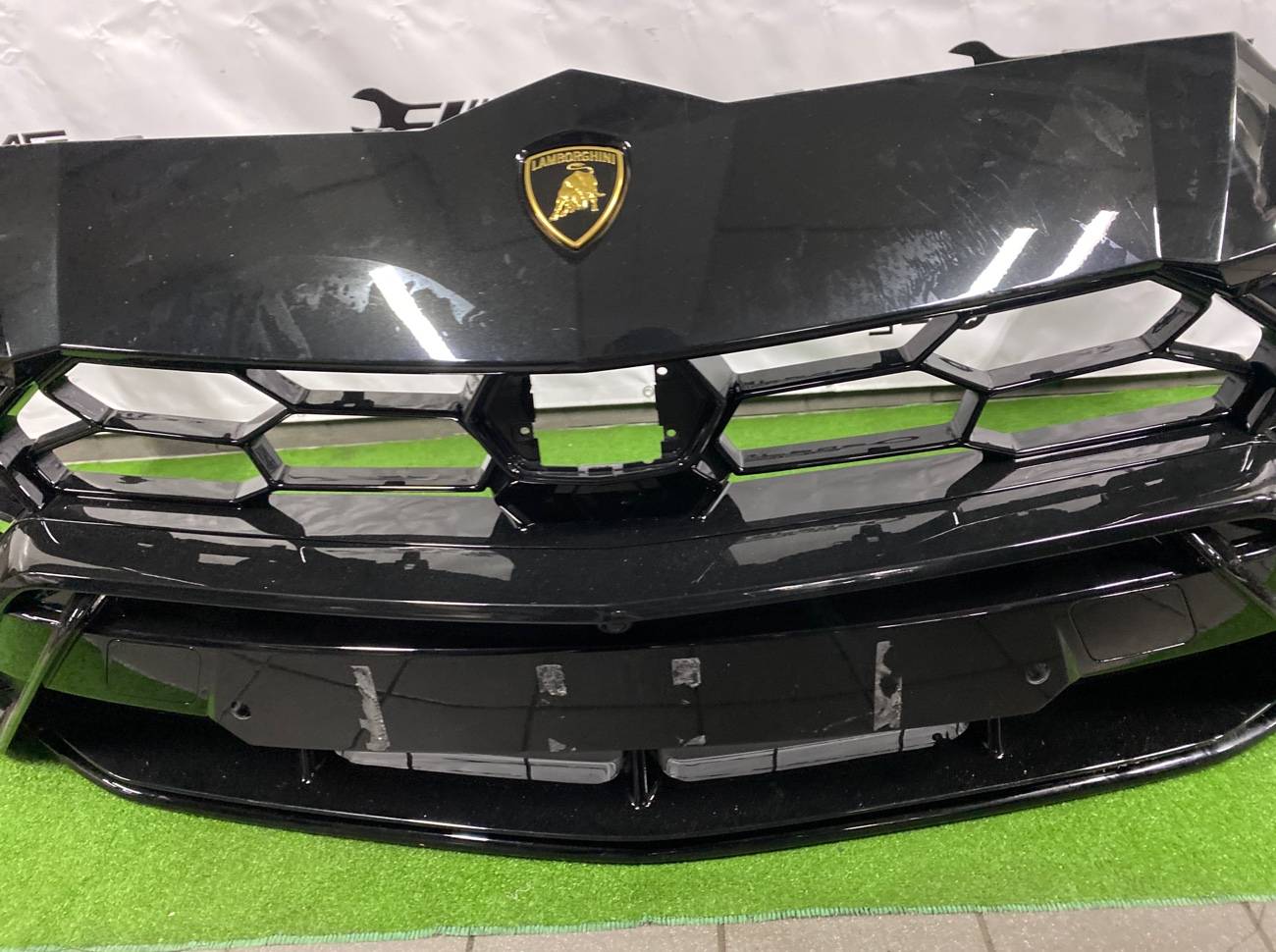Бампер передний Lamborghini Urus