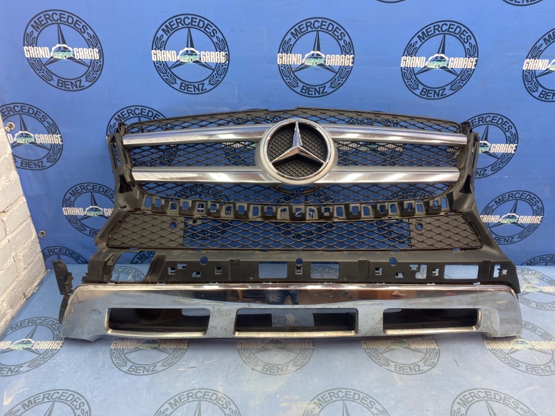 Решетка радиатора Mercedes Benz GL-Class W166 1668851365 контрактная