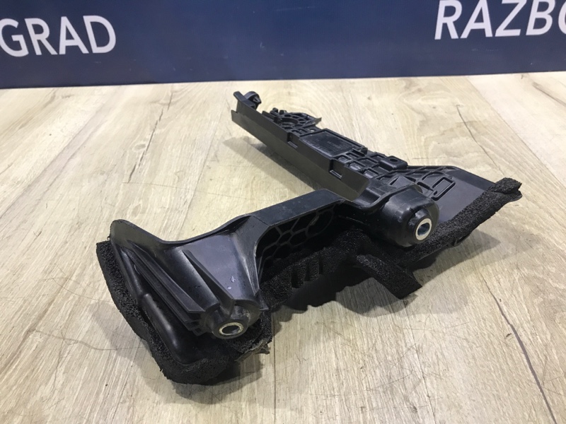 Опора полки аккумулятора Range Rover Evoque 2018 2.0 AJ200