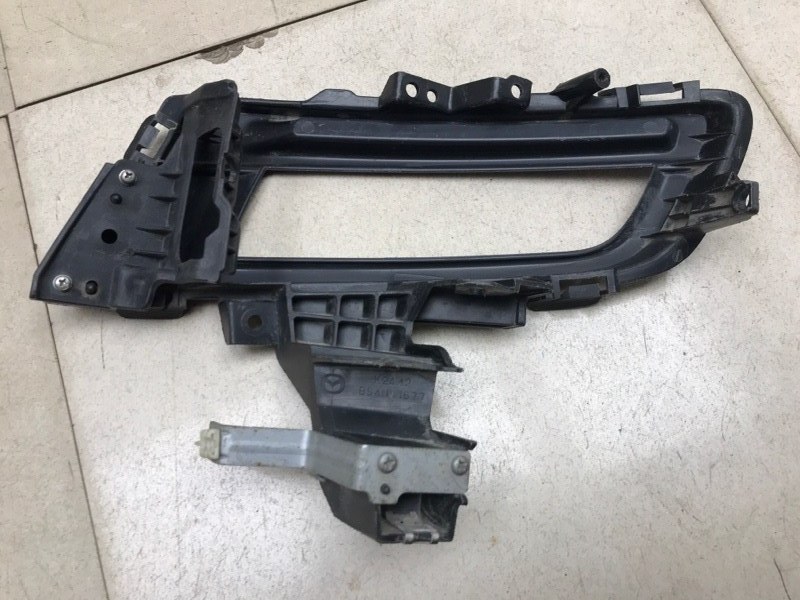 ОКАНТОВКА ПТФ передняя правая MAZDA 3 2003 2004 2005 2006 2007 2008 BK 1.6
