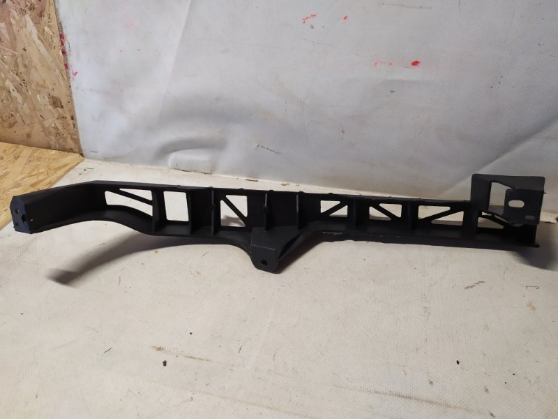 Кронштейн правый MAZDA MAZDA 3 2003-2008 BK 1.6 PMZ43071AR новая