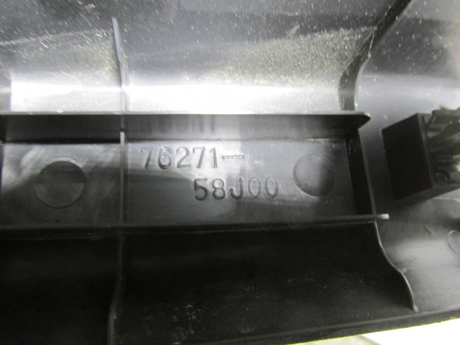 Накладка петли багажника задняя Mazda AZ-Wagon MJ21S