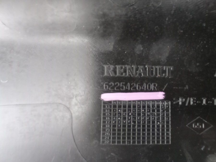 Решетка радиатора передняя Twingo 2014