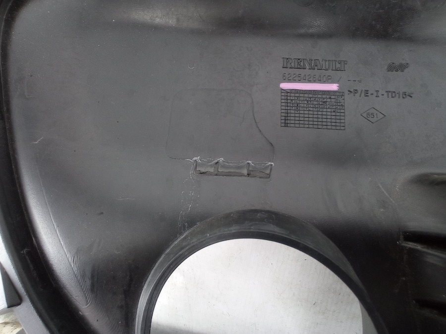 Решетка радиатора передняя Twingo 2014