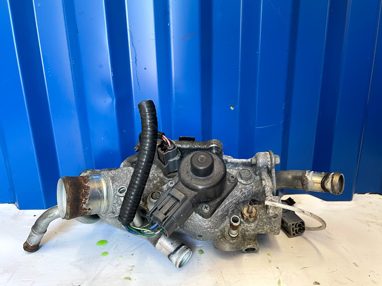 Корпус термостата Nissan Qashqai 1 2.0 MR20DE 2009 (б/у)