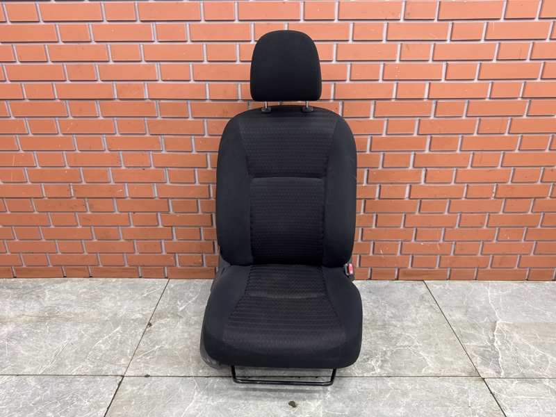 Сиденье Toyota Corolla E150 1.4 4ZZFE 2008 перед. прав. (б/у)