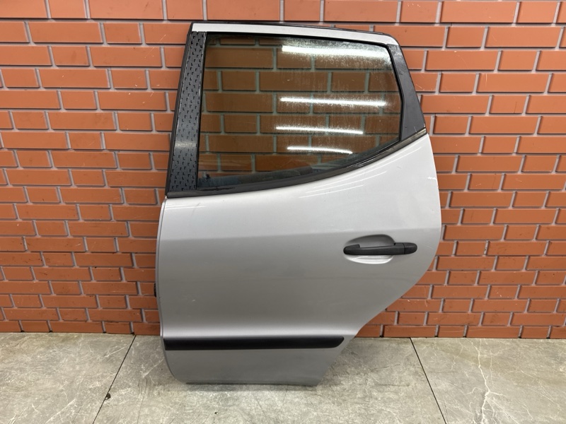 Дверь Mercedes-Benz A160 W168 1.6 M166.960 1999 задн. лев. (б/у)