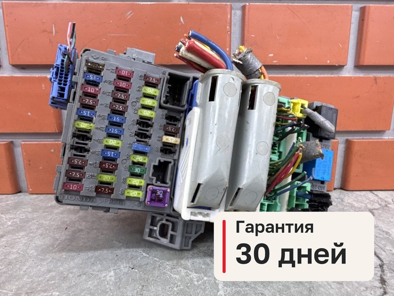 Блок предохранителей в салон Honda Civic 8 1.8 R18A2 2010 (б/у)