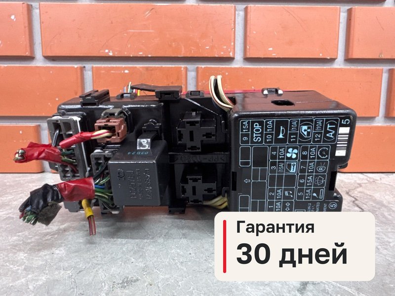 Блок предохранителей в салон Mitsubishi Montero Sport K96W 3.0 6G72 2000 (б/у)